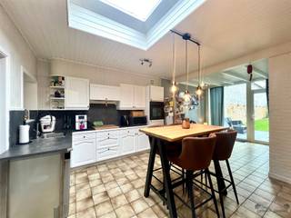 Op zoek naar een instapklare woning op een rustige locatie? Deze gezellige gesloten bebouwing is gelegen in een doodlopende straat in Grembergen.Bij...