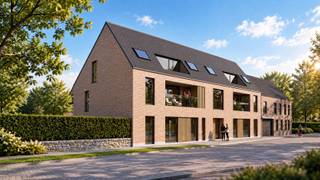 Op zoek naar een energiezuinig appartement met 3 slaapkamers en terras? Dit moderne appartement in Residentie De Mote combineert ruimte, comfort en hedendaagse technieken met een bijzonder interessante 6% btw-regeling, inbegrepen in de vermelde prijs.<br /><br />De lichtrijke leefruimte vormt het hart van het appartement. Dankzij de grote raampartijen geniet u van veel natuurlijk licht en een aangenaam gevoel van ruimte. De open keuken sluit mooi aan op de leefruimte en zorgt voor een gezellige plek om te koken, te tafelen en te ontspannen.<br /><br />De keuken en badkamer zijn nog naar eigen smaak in te richten, waardoor u de afwerking en materialen zelf kunt bepalen en het appartement volledig naar uw persoonlijke stijl kunt afwerken.<br /><br />Het appartement beschikt over 3 volwaardige slaapkamers, waardoor het zowel geschikt is voor een koppel, een klein gezin als voor wie een extra slaapkamer wenst als bureau, hobbyruimte of logeerkamer. Daarnaast zijn er 2 doucheruimtes, een afzonderlijk toilet en een praktische berging.<br /><br />Het appartement is uitgerust met een geothermische warmtepomp in combinatie met vloerverwarming. Dankzij de geothermische techniek geniet u niet alleen van een energiezuinige manier van verwarmen, maar is er ook passieve koeling via de vloer mogelijk.<br /><br />Zo wordt het wooncomfort het hele jaar door verhoogd: aangename warmte in de winter en een koeler binnenklimaat tijdens warme zomerdagen. Daarnaast beschikt het appartement over 3 individuele zonnepanelen, wat verder bijdraagt aan een energiezuinig verbruik. Ook aan duurzaam watergebruik werd gedacht: het regenwater wordt hergebruikt voor de toiletten.<br /><br />Aan de leefruimte bevindt zich een terras van ca. 5,84 m². Daarnaast beschikt het appartement over een tweede terras aan de andere zijde van de woning. Dankzij deze meerdere terrassen kunt u op verschillende momenten van de dag genieten van de buitenlucht en zelf kiezen voor zon of schaduw.<br /><br />Een gemeenschappelijke, afgesloten fietsenberging is aanwezig binnen de residentie.<br /><br />Dit appartement wordt aangeboden aan het verlaagde btw-tarief van 6%. Dit tarief is reeds inbegrepen in de vermelde verkoopprijs.<br /><br />Het appartement is klaar bij akte.<br /><br />Een staanplaats kan optioneel worden aangekocht voor € 18.550, btw inbegrepen. Wie elektrisch rijdt, kan bovendien optioneel een laadpaal laten voorzien.<br /><br />Interesse in dit energiezuinige appartement in Residentie De Mote? Contacteer ons voor meer informatie of plan vandaag nog uw bezoek.<br /><br />