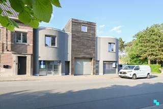 Ontdek deze prachtige, gerenoveerde woning in Lendelede, op een steenworp van het centrum waar het combineren van wonen en werken perfect mogelijk...