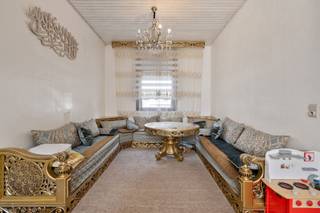 Welcome to this cozy home at Hoog-Kallostraat 46A, located in the heart of Kallo, a quiet village center between Scheldepolders and Waaslandhaven, with schools, shops, and public transportation within walking distance.<br /><br />Here you can enjoy the best of both worlds: the charm of the village and easy access via the E34 and E17 to Antwerp, Beveren, and Ghent.<br /><br />On the ground floor, a spacious, light-filled living room welcomes you into a homely atmosphere. The fitted kitchen connects seamlessly to this, ideal for cozy dinners. The bathroom is equipped with a bathtub, sink, and toilet.<br /><br />The first floor offers two spacious bedrooms, while the converted attic forms a third, spacious room, perfect as a master bedroom, office, or hobby room.<br /><br />At the rear, you will find a cozy courtyard where you can enjoy the outdoors in peace and quiet.<br /><br />This property combines location and accessibility to make it a smart choice for young families, port professionals, or investors.<br /><br />Discover village life in Kallo, with its fort, dykes, and Scheldt nature nearby, and experience how pleasant living just outside the city can be.<br /><br />Request your visit with Nick today on 0472/78.57.67 or via our contact form, and we will contact you as soon as possible.