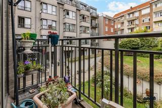 Bent u op zoek naar een interessante investering? Dan is deze service flat te Oudergem zeker iets voor u.De serviceflat bevindt zich centraal op...