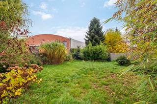 LiggingOntdek deze charmante woning met 3 slaapkamers, ideaal gelegen pal in het centrum van Waregem. Dankzij de uitstekende ligging bevindt u zich...