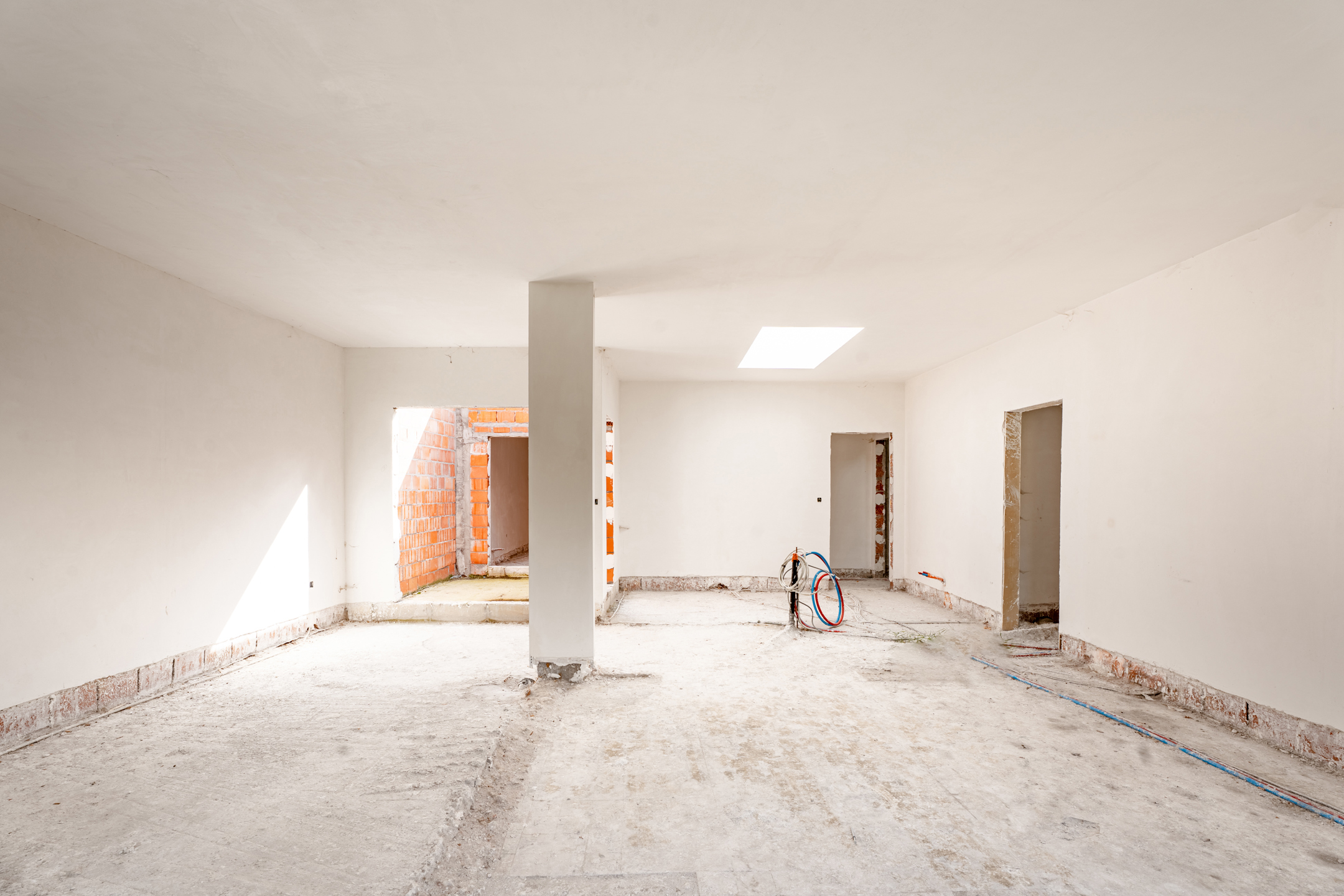 Te renoveren appartementsgebouw + woning in ruwbouwstaat - foto 4