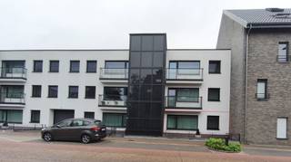 Ben jij op zoek naar een gelijkvloers appartement in een kleinschalige residentie? Dan hebben wij gevonden wat jij zoekt!<br /><br />INDELING: <br />- Inkomhal<br />- Bergkast<br />- Woonkamer<br />- Eetkamer<br />- Keuken<br />- Slaapkamer <br />- Badkamer<br />- Apart toilet<br />- Bergruimte<br />- Terras<br />- Privatieve bergplaats<br /><br />LIGGING:<br />- Het appartement is gelegen op de doorgaande weg tussen Hamont-Achel en Budel (NL).<br />- Scholen, winkels en het openbaar vervoeren bevinden zich op fietsafstand.<br /><br />EXTRA TROEVEN: <br />- Het appartement is snel beschikbaar. <br />- Er worden geen gemeenschappelijke kosten gevraagd.<br /><br />Meer weten?<br />Contacteer ons en wij helpen je graag dichtblij verder!