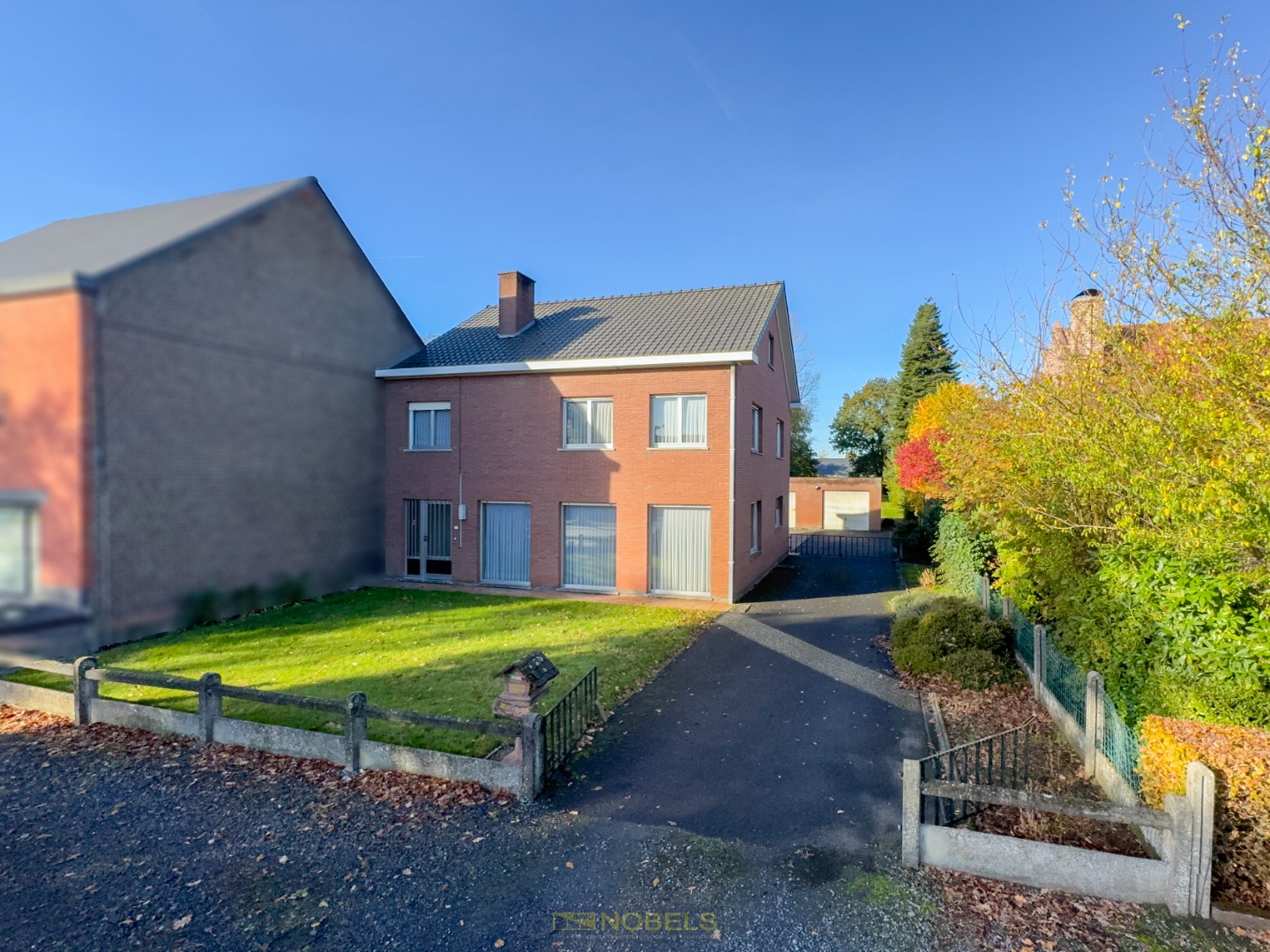 Te koop, gunstig gelegen ruime gezinswoning op ruim perceel (1.600m²) in Nazareth! - photo 2