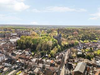 Perfect gelegen in het hart van het dorp Antoing, bestaat deze charmante rijwoning, die enkele opfrissingswerken vereist maar ideaal kan zijn...