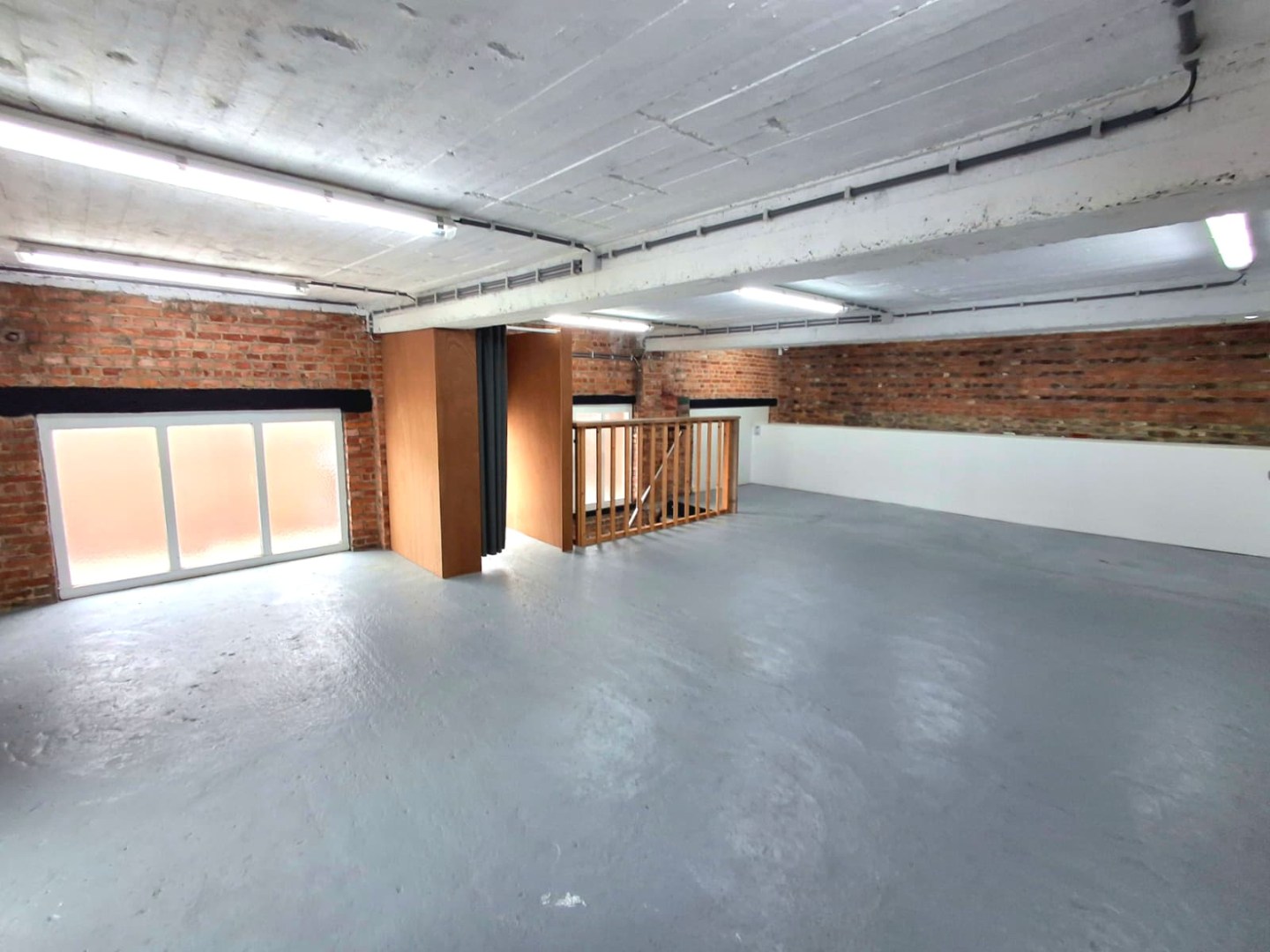 VEELZIJDIG HANDELSPAND IN HET CENTRUM VAN RUISELEDE - foto 5