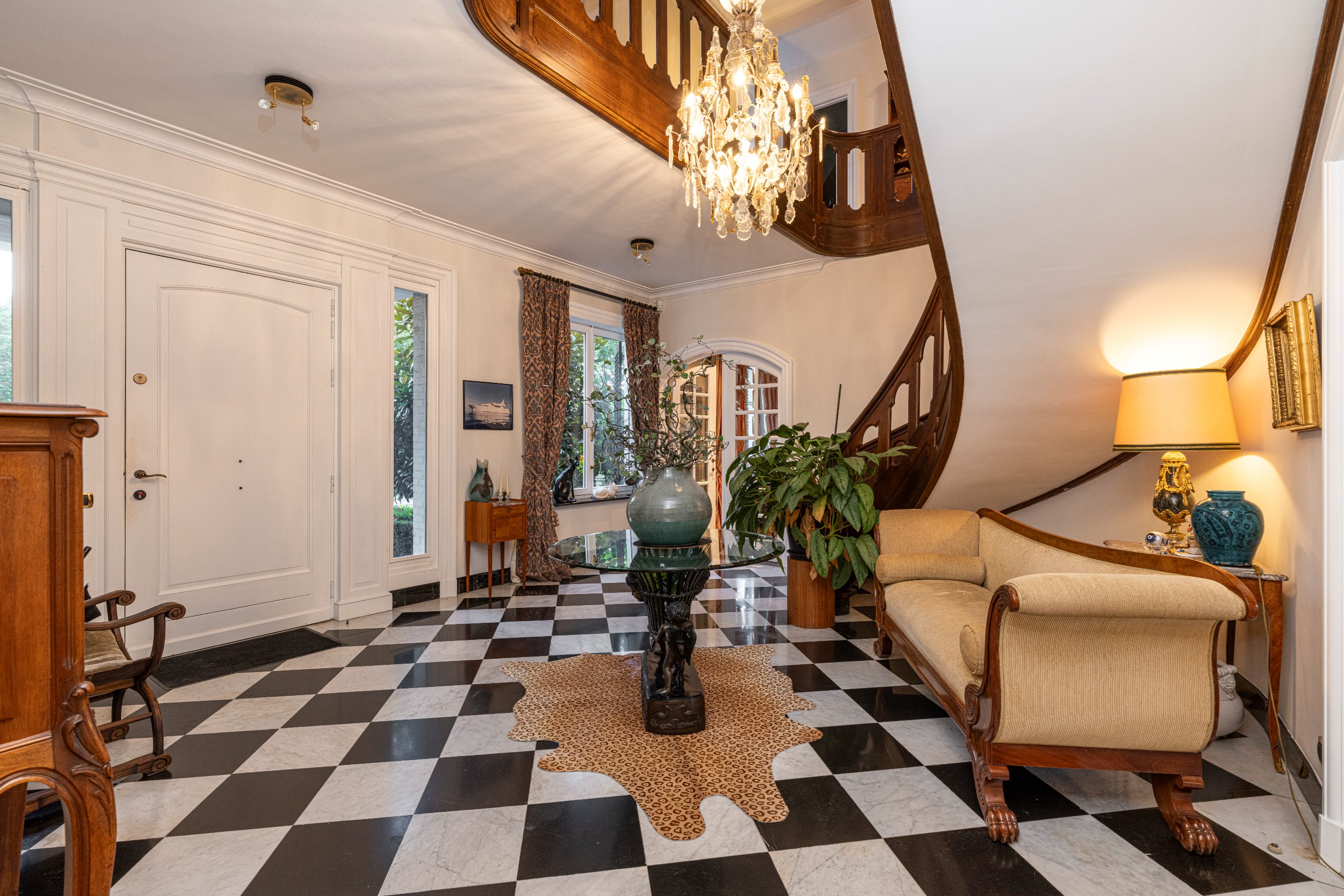 Majestic spacious villa with indoor pool in a park garden of 1.1 hectares. - photo 5