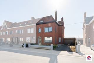 Verzorgde halfopen woning met 3 slpks en tuin op 498m² nabij centrum Tielt! Ligging: rustig gelegen op wandelafstand van centrum Tielt, nabij...