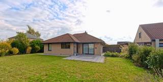 Bent u op zoek naar een comfortabele en goed gelegen woning met alle voorzieningen binnen handbereik? Dan is deze charmante woning precies wat...