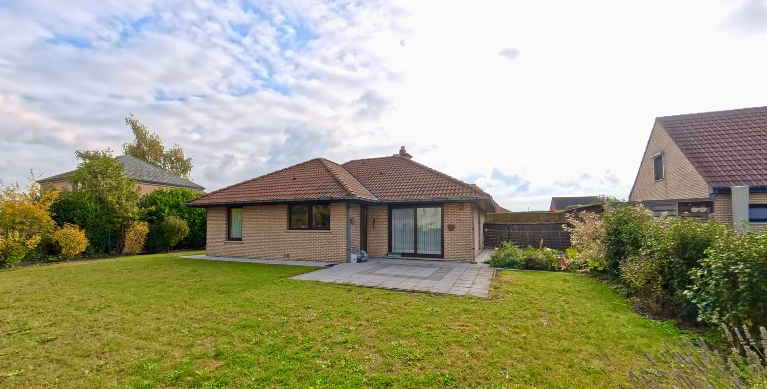 Ruime woning op toplocatie met grote tuin en inpandige garage! - foto 1