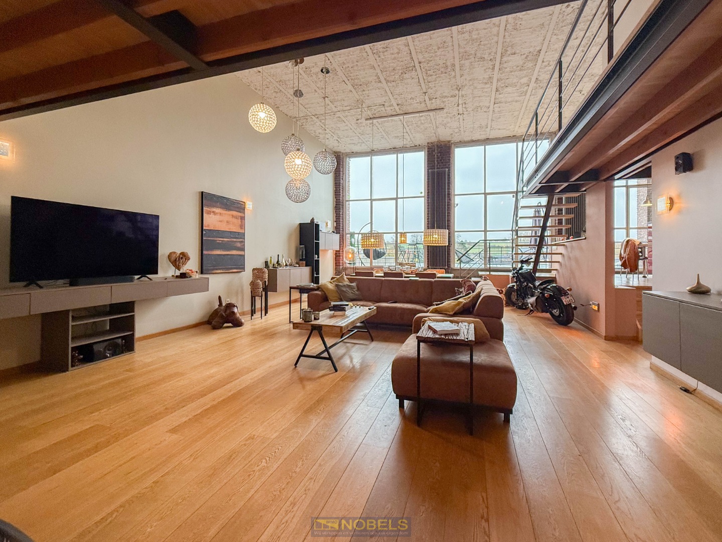 Te koop, luxueuze loft (208m²) met 2 staanplaatsen en terras op centrale ligging te Oudenaarde (Leupegem) - photo 4