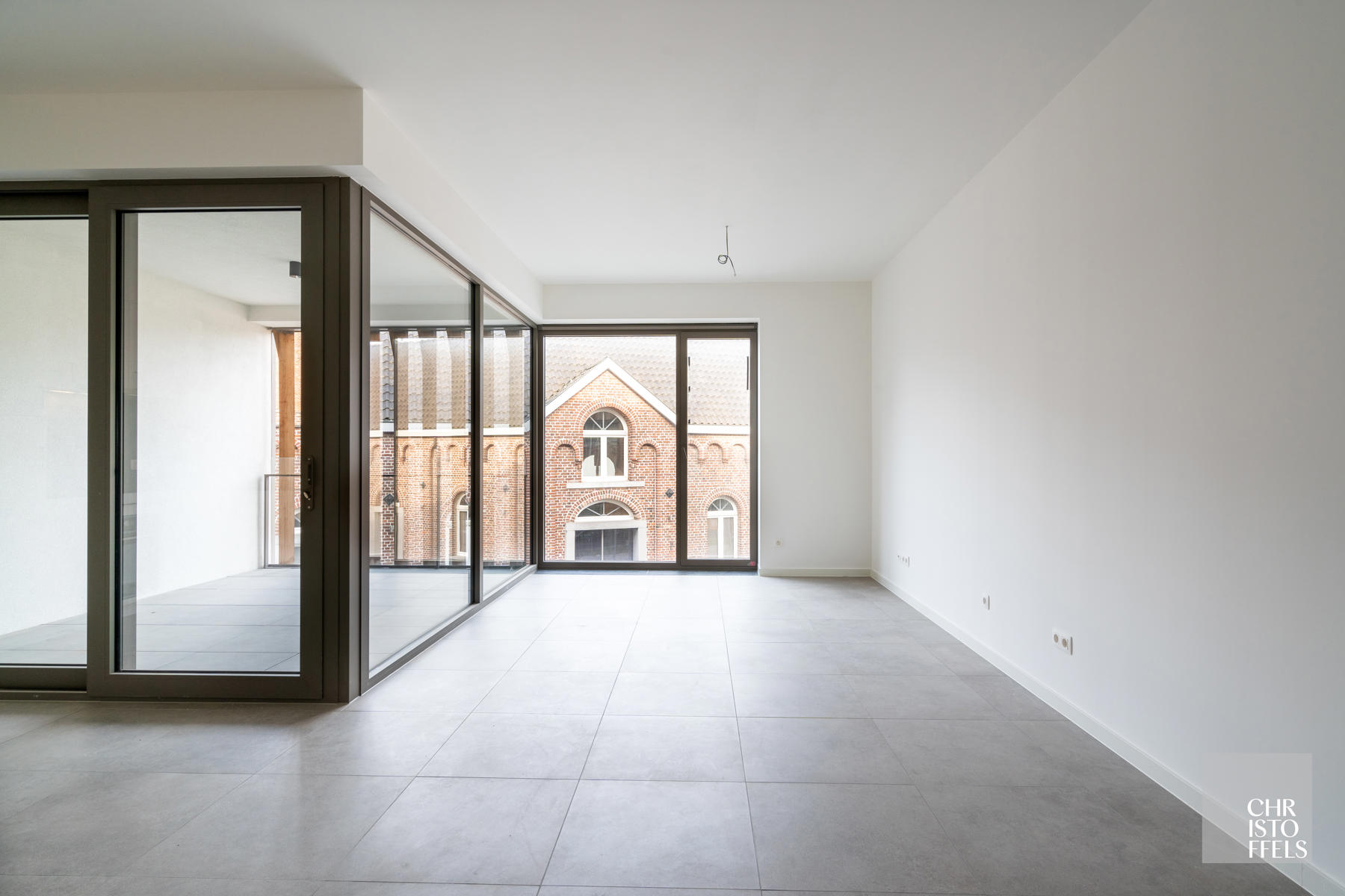 TE HUUR ONDER BTW - Modern lichtrijk appartement met 2 slaapkamers in hartje Lanaken! - foto 5