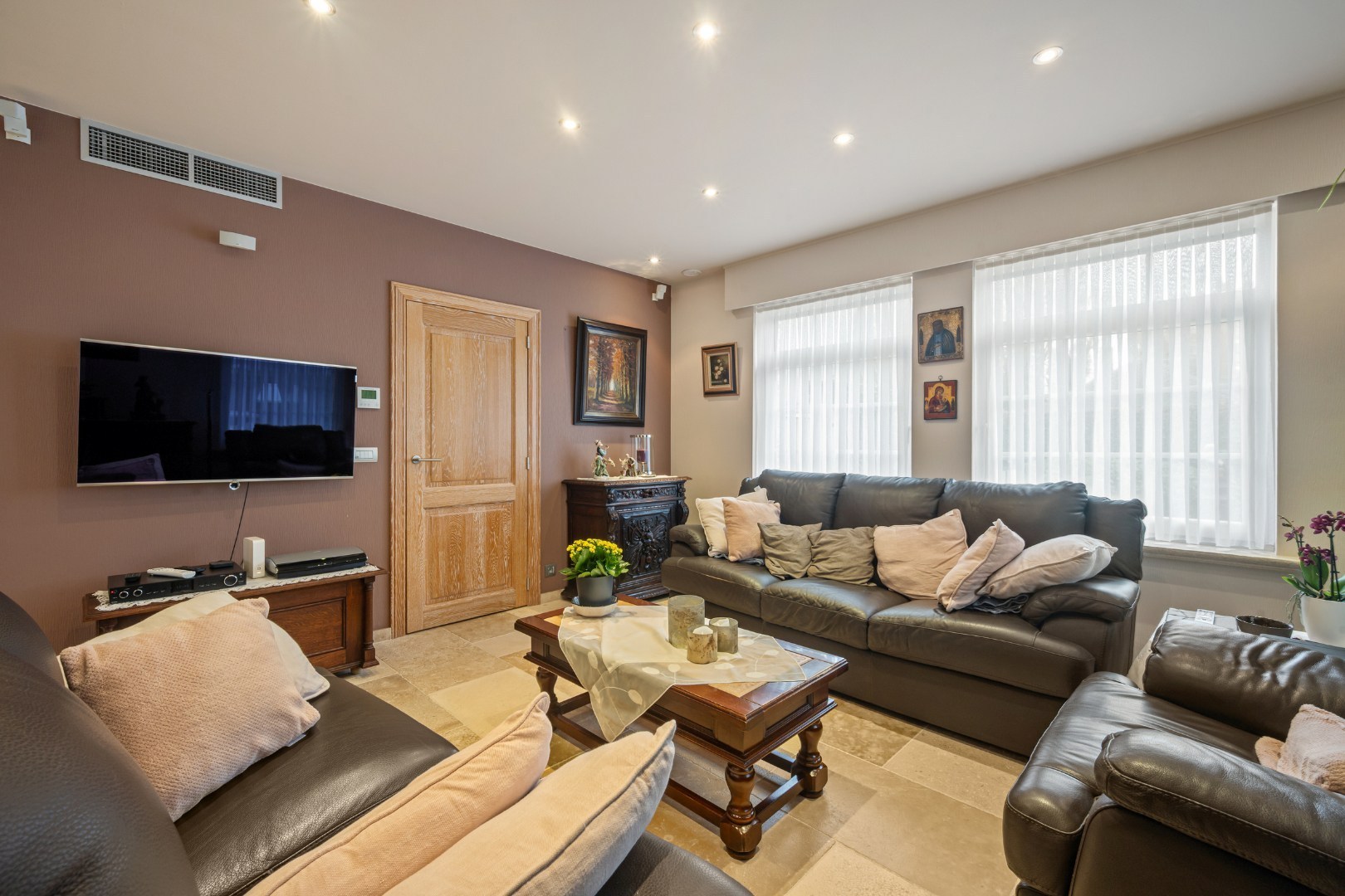 Recente halfopen woning met 3 slaapkamers, lift, garage en tuin op topligging in Ieper - foto 4