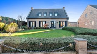 Rustig wonen in Kotem, vlak bij het centrum van MaasmechelenDeze verrassend ruime woning in Kotem biedt een oase van rust, terwijl alle voorzieningen...