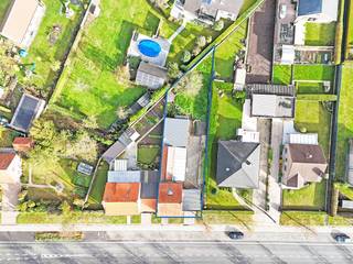 Deze instapklare woning werd kwalitatief gerenoveerd in de periode 2017-heden en bevindt zich langs de Hundelgemsebaan te Hundelgem (Zwalm)...