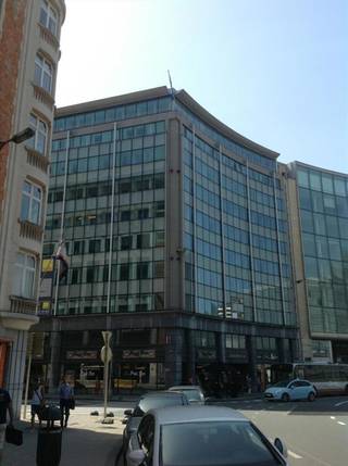 Volledig gerenoveerde kantoren gelegen in het hart van Brussel op het Schumanplein. Zeer lichte kantoren met uitzicht op de Europese wijk. Zeer...