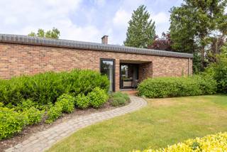 Instapklare, rustig gelegen woning op mooi perceel van 1.480 m²!Ontdek deze gelijkvloerse woning gelegen nabij het centrum van Vorselaar. Deze...