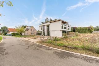 Exclusieve villa te koop in Olen – met binnenzwembad en autoliftIn een rustige doodlopende straat in Olen vind je deze unieke, casco-villa met...