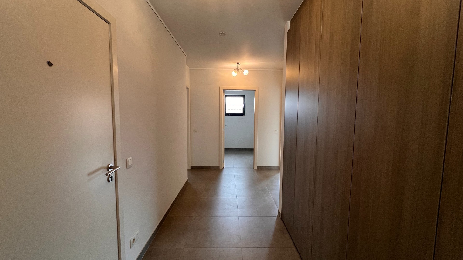 Stijlvol en energiezuinig appartement met twee terrassen in hartje Roeselare - foto 5
