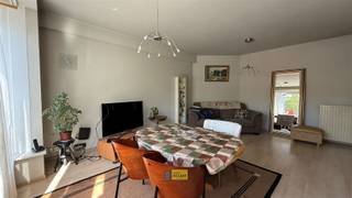 Stap binnen in dit charmante appartement te Antwerpen, ideaal gelegen in het hart van de stad. Met een bewoonbare oppervlakte van 83m² biedt...