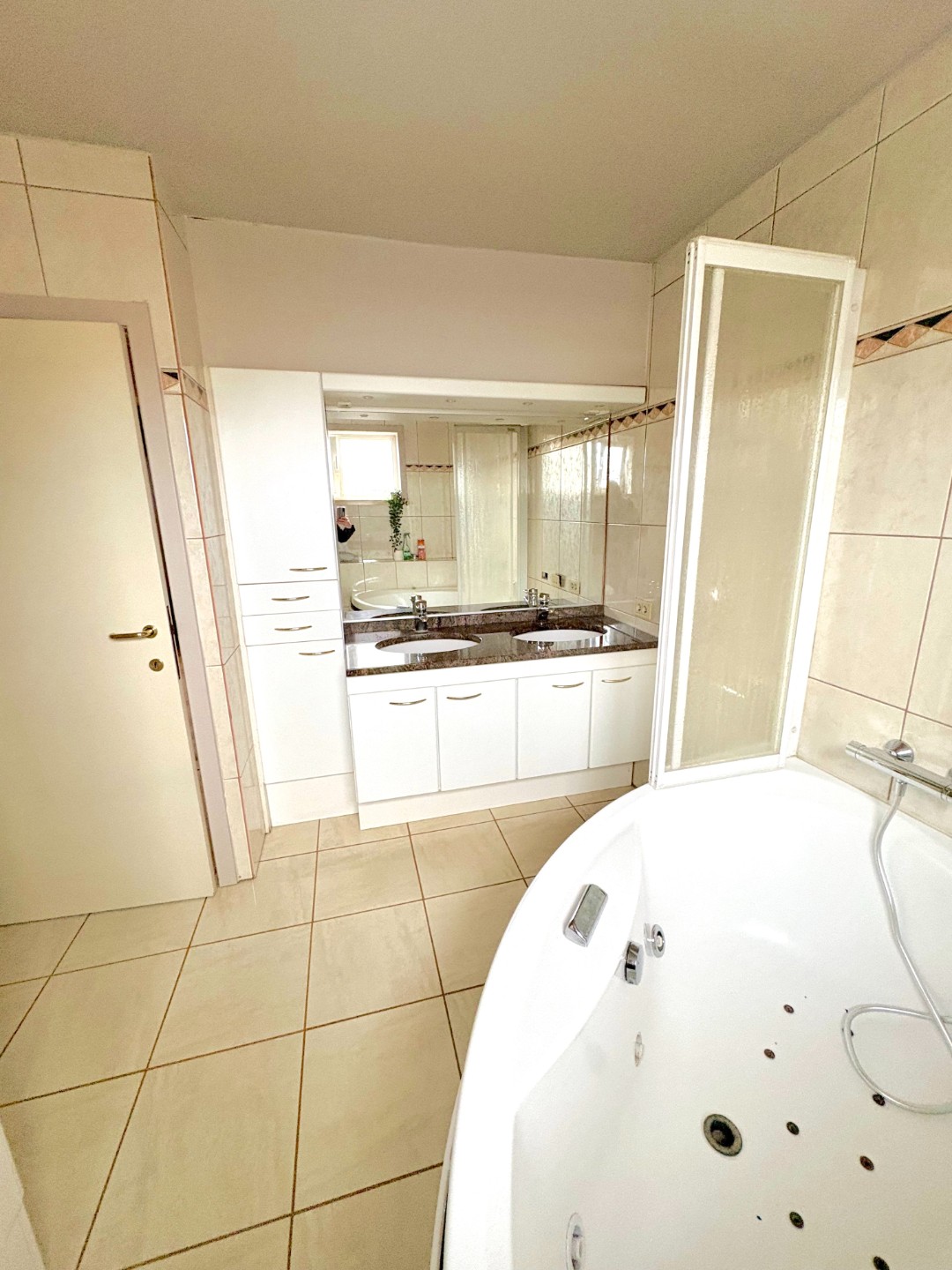 Lichtrijk duplex appartement met 3 slaapkamers en 2 badkamers in het charmante Outrijve (Avelgem)! - foto 5