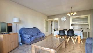 3-SLAAPKAMERAPPARTEMENT MET GROOT TERRAS (20m2) GELEGEN OP EEN BOOGSCHEUT VAN HET STRAND EN DE PRACHTIGE LEOPOLD I ESPLANADE TE DE PANNEBestaande uit...