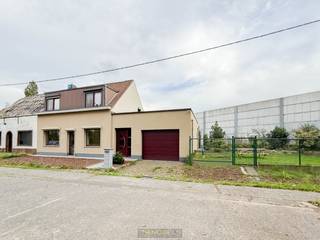 PERFECT ONDERHOUDEN STARTERSWONING in Zwijnaarde met INPANDIGE GARAGE, tuin en een vlot bereikbare ligging vormt de ideale thuisbasis voor wie...