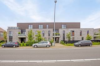 Dit recent appartement met twee slaapkamers geniet van een uiterst centrale ligging, op fietsafstand van het centrum en met een vlotte verbinding...