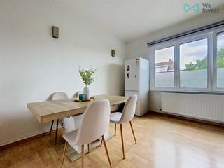 <p><span>Tel : 0456 79 45 19 / E-mail : sophia.vanhove@weinvest.be<br /><br />We Invest a le plaisir de vous proposer, en exclusivité, ce superbe appartement situé au 2e étage d’un immeuble à Berchem-Sainte-Agathe.</span></p>
<p>Il se compose d’un agréable séjour lumineux, d’une cuisine équipée, d’une chambre confortable ainsi que d’une salle de douche avec WC. Vous profiterez également d’une agréable terrasse ainsi que d’un grenier aménagé offrant un espace supplémentaire.</p>
<p><span>Situé Avenue du Haut-Champ 10 à Berchem-Sainte-Agathe, l’appartement bénéficie d’une localisation pratique, à proximité des commerces, services du quotidien et transports en commun. La commune offre un environnement agréable tout en permettant un accès facile aux différents quartiers de Bruxelles et aux principaux axes routiers.</span></p>
<p><span>Loyer : <span>1000 </span>€/mois</span><br /><span>Charges : <span>200</span> €/mois (comprenant l'eau, le gaz et l'électricité)<br /><br /></span></p>
<p><span>Disponible pour une durée minimale de 1 an.</span></p>
<p><span>À visiter sans tarder ! Pour plus de biens en exclusivité, visitez </span><span>www.weinvest.be</span></p>