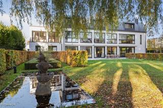 WILRIJK - Elsdonk: Volledig gerenoveerde luxe villa met 6 slaapkamer en prachtige aangelegde tuin op 2.531m². EPC B-attest.BESCHRIJVING:Deze...