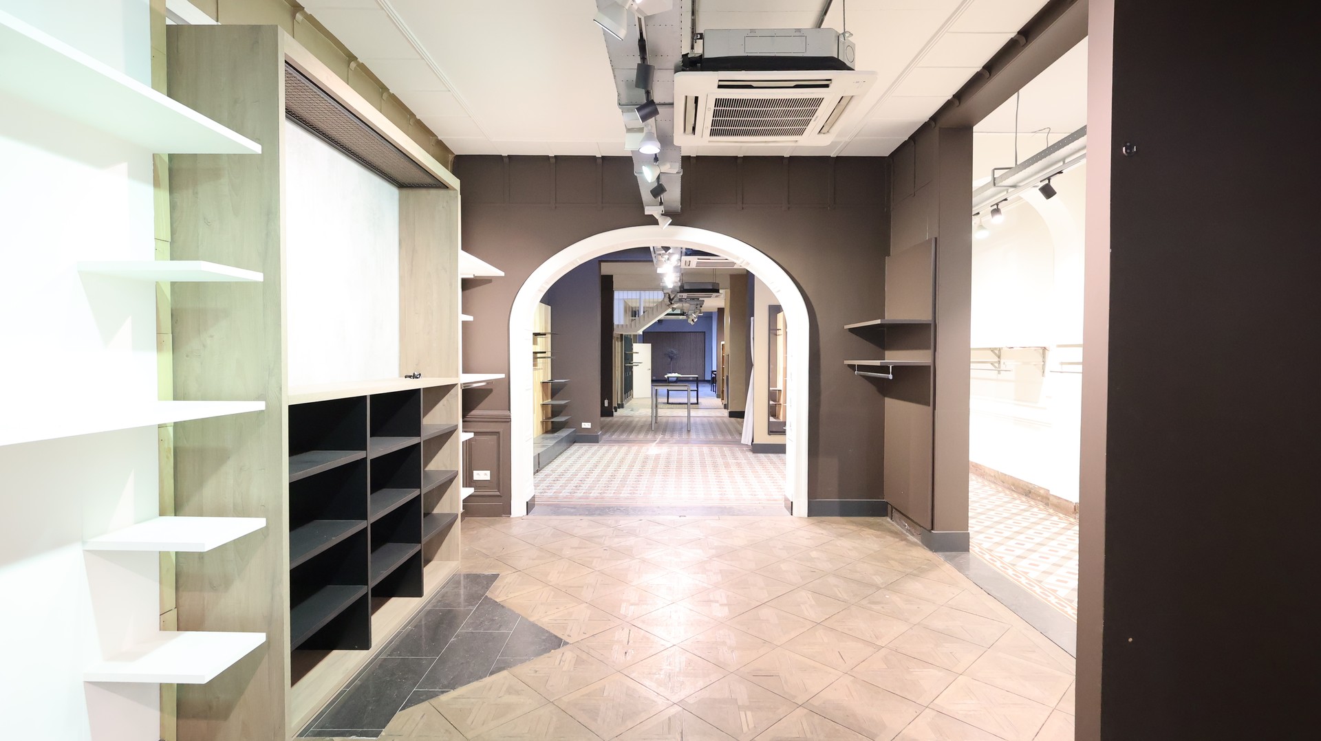 Karaktervol handelspand te huur in hartje Roeselare - foto 3