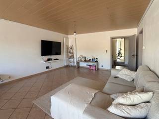 Maison prête à emménager à vendre à Adinkerke avec 3 belles chambres, un bureau, un grenier, un grand garage et un jardin ensoleillé. Cette...