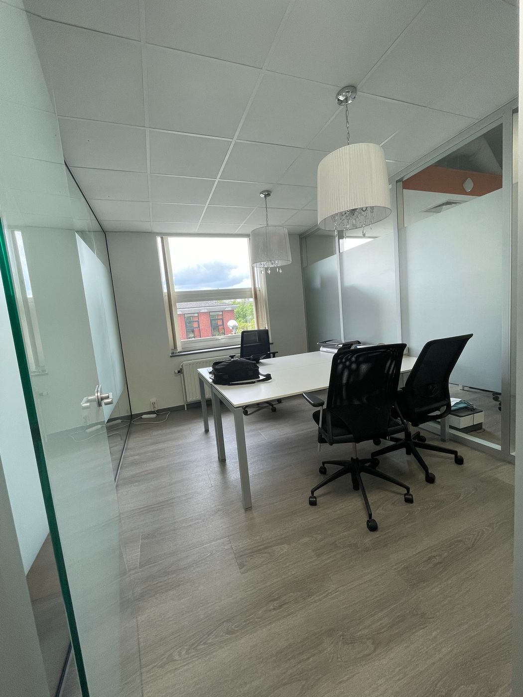 555 m² instapklare kantoorruimte nabij de R0 te Anderlecht - photo 5