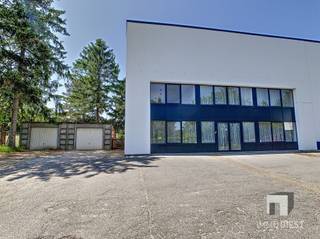 <p><span>Ruim OP TE FRISSEN appartement (Opp. 153m² - EPC D)</span></p><p><span>Appartement gelegen op enkele kilometers van het centrum van Tessenderlo en Diest. </span></p><p><span>Troeven van dit appartement:</span></p><p><span>+ Gunstige ligging (dicht bij centrum/scholen/winkels/E313);</span></p><p><span>+ Ruim appartement 144m2;</span></p><p><span>+ Zeer degelijk gebouwd;</span></p><p><span>+ Grote gemeenschappelijke inkomhal, met trap naar boven;</span></p><p><span>+ 3 grote slaapkamers; </span></p><p><span>+ Ruime keuken;</span></p><p><span>+ Garage voor 1 wagen naast het appartement;</span></p><p><span>+ Veel parking voor appartement;</span></p><p><span>+ Wasplaats en ruime berging;</span></p><p><span>+ Terras achteraan;</span></p><p><span>+ Achteraan zicht op de weide met paarden;</span></p><p><span>+ Geen syndicus;</span></p><p><span>+ Goede investering met een bruto rendement van 4,35% op de jaarhuur, download het rendement rapport op Immodiest.be</span></p><p><span> </span></p><p><span>Is dit appartement iets voor u?</span></p><p><span> </span></p><p><span>Bel 013/31.25.22 of mail: wendy@immodiest.be voor uw afspraak.</span></p><p><span> </span></p>