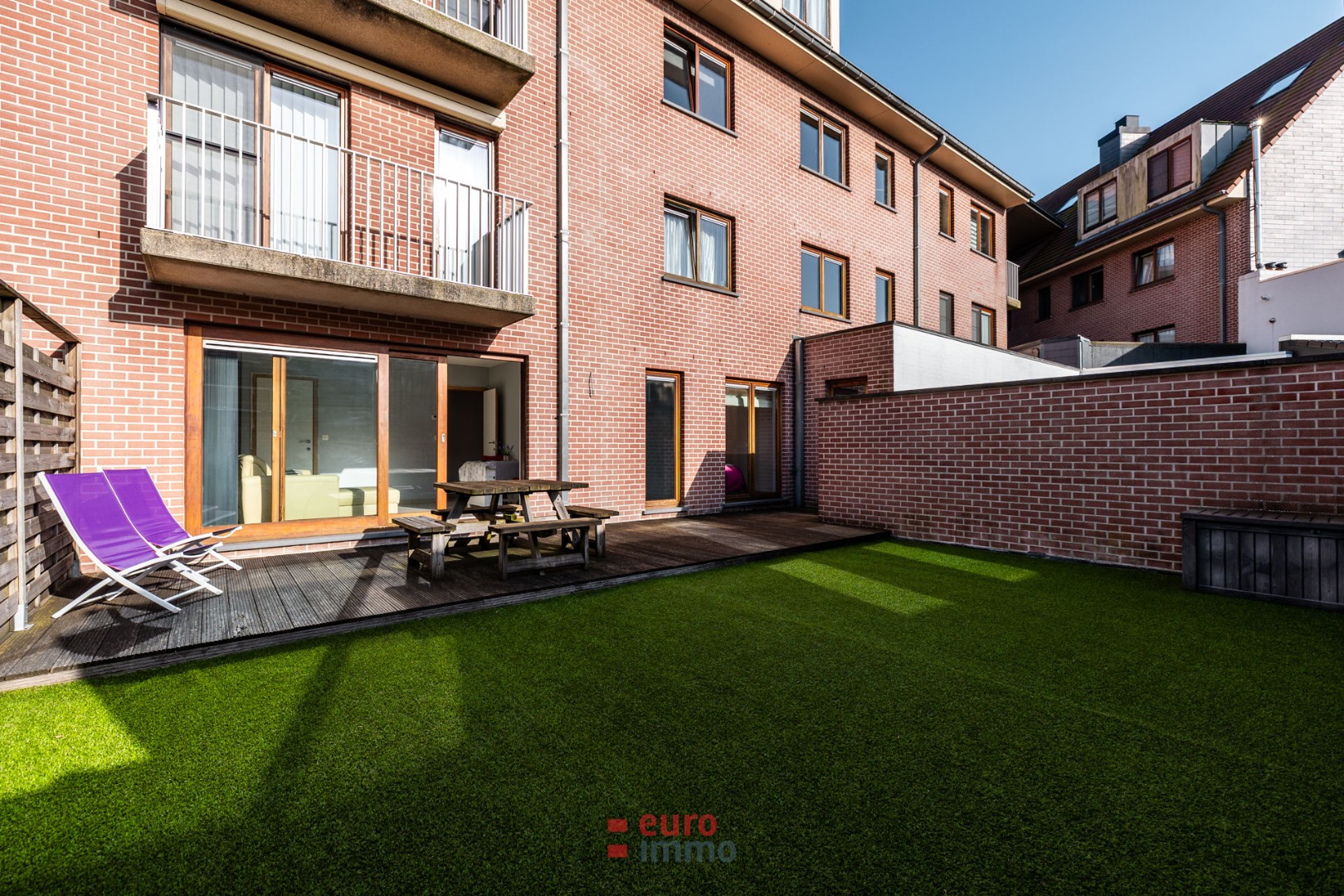 Appartement haut de gamme au rez-de-chaussée avec très grande terrasse et jardin ! - photo 4