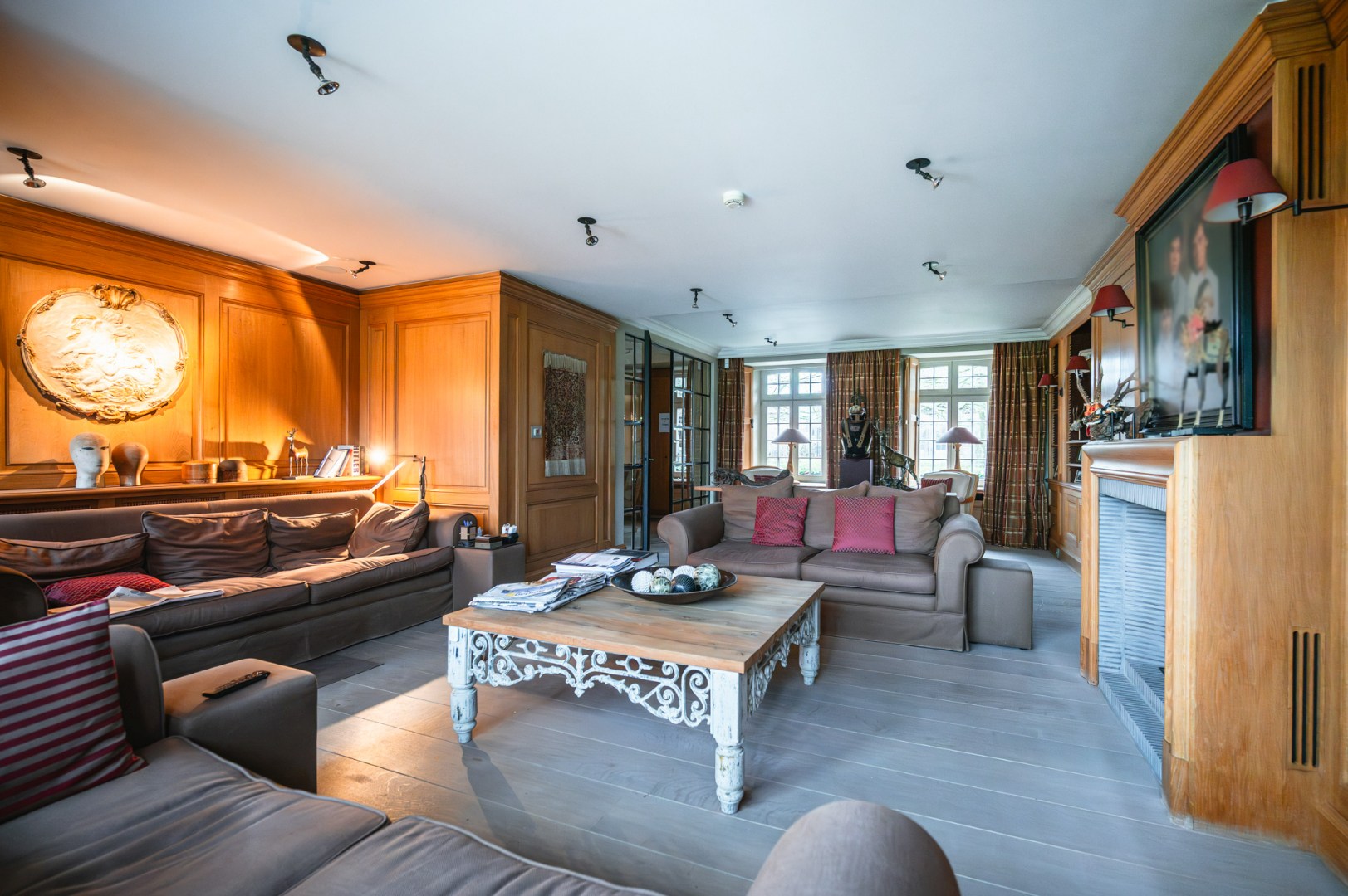 Unieke vierkantshoeve op uitgestrekt domein, geschikt voor diverse doeleinden - foto 3