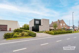 INSTAPKLARE EN TOEKOMSTGERICHTE ENERGIEZUINIGE WONING REGIO TIELT <br /><br />Ontdek deze hedendaagse en energiezuinige nieuwbouwwoning (6% btw<ul><li>) , waar modern wooncomfort, hoogwaardige afwerking en de nieuwste technieken perfect samenkomen. Deze stijlvolle woning is ontworpen met oog voor duurzaamheid, functionaliteit en kwaliteit, en biedt een aangename woonomgeving voor wie op zoek is naar zorgeloos en comfortabel wonen.<br /><br />De woning beschikt over een doordachte indeling, waarbij licht, ruimte en leefcomfort centraal staan. Dankzij het gebruik van kwalitatieve materialen en een verzorgde afwerking geniet u hier van een woning die niet alleen vandaag bijzonder aantrekkelijk is, maar ook naar de toekomst toe een uitstekende investering vormt.<br /><br />Op technisch vlak is de woning voorzien van moderne en energiezuinige technieken (warmtepomp, domotica,...), waardoor efficiënt energiegebruik en een aangenaam binnenklimaat hand in hand gaan. De combinatie energiezuinigheid en kwalitatieve installaties zorgt voor lage energiekosten en maximaal wooncomfort.<br /><br />De woning geniet van een zeer goede ligging in Meulebeke, met een vlotte bereikbaarheid en alle nodige voorzieningen in de nabije omgeving. Winkels, scholen, openbaar vervoer, sport- en ontspanningsmogelijkheden zijn eenvoudig bereikbaar, terwijl u toch kunt genieten van aangename woonomgeving.<br /><br />Contacteer ons snel om jouw bezoek in te plannen: Tielt@immofrancois.be of bel 051 47 48 47<br /><br /></li><li>https://fin.belgium.be/nl/particulieren/woning/bouwen-verbouwen/afbraak-wederopbouw<br /><br /></li></ul>