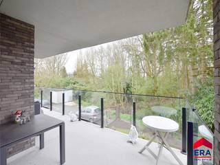 Welkom in Eeklo! In een rustige, groene buurt mag ik jullie dit fantastische appartement voorstellen, gelegen op de eerste verdieping van een...