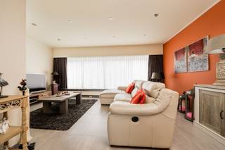 Deze verzorgde bel-etagewoning combineert comfort, ruimte en een praktische indeling op een uitstekende locatie.Op het gelijkvloers is een ruime...