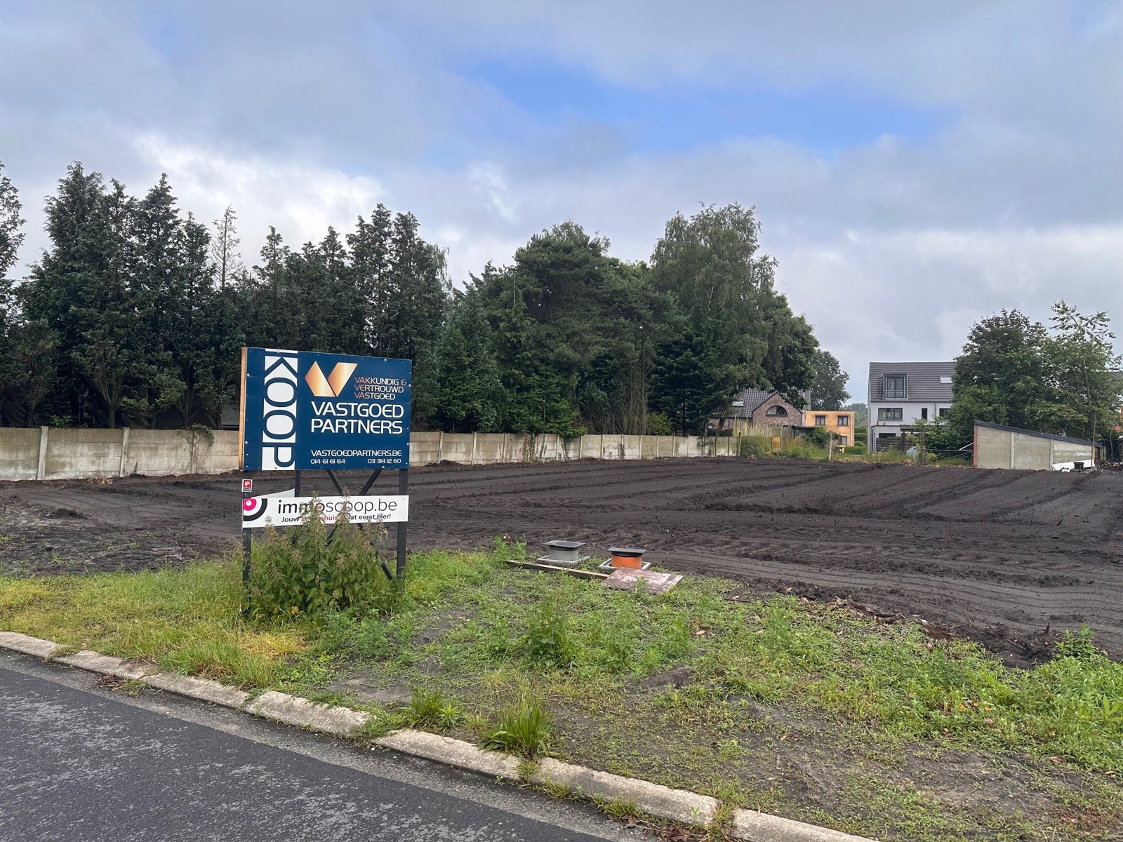 Bouwgrond van 541 m² voor half open bebouwing in rustige straat . - foto 4