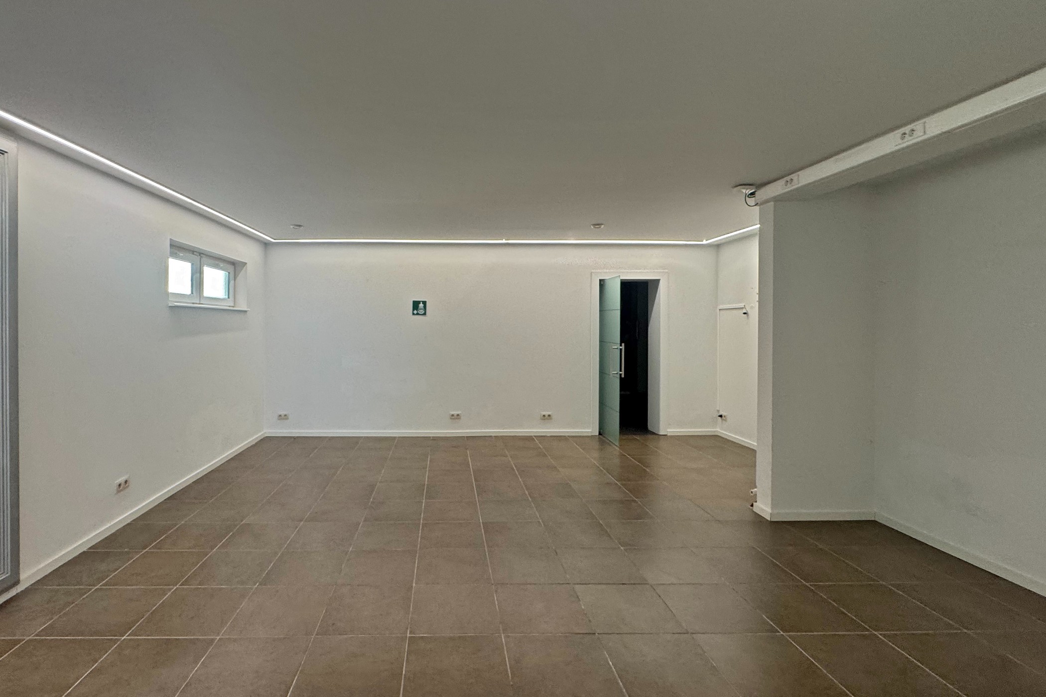 TE KOOP: Handelspand met woonst op perceel van 940 m² - foto 5