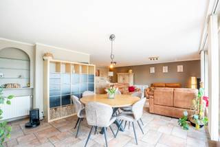 Ontdek dit prachtig en volledig instapklaar luxepenthouse, afgewerkt met kwalitatieve materialen en voorzien van een zonnig terras met een...