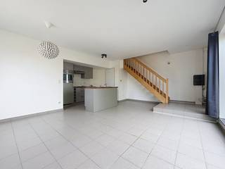 Op zoek naar een gezellig nieuw thuis in het hart van Kaprijke?Dit lichtrijke duplex appartement op de 1e verdieping biedt alles wat je nodig hebt!✨...