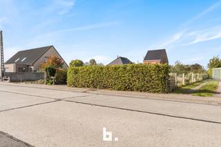 Altijd al gedroomd van bouwen op een goed gelegen en verzorgd perceel? Deze ruime bouwkavel (908m²) met een straatbreedte van 13,17 m biedt u de...