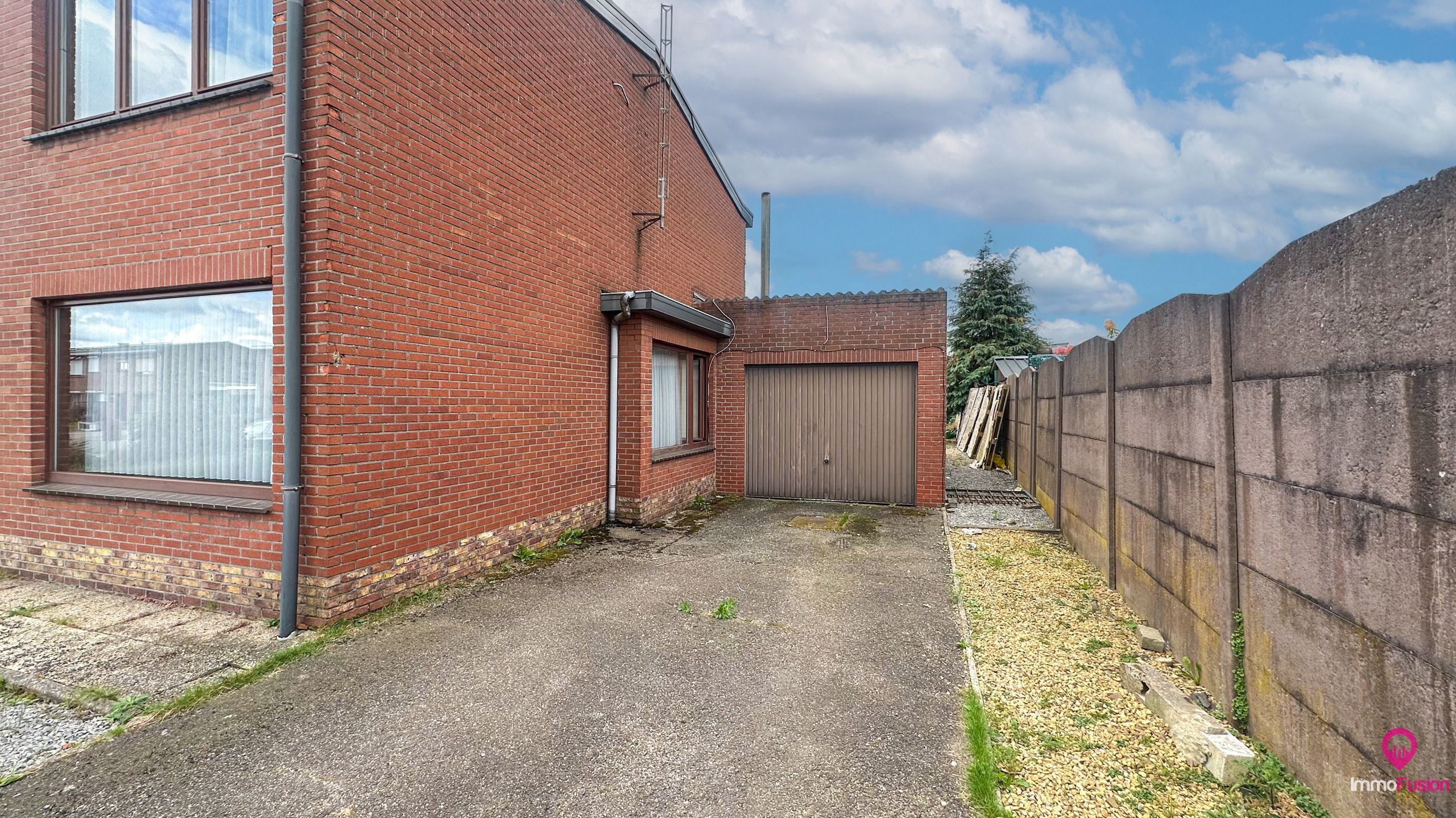 Te renoveren woning met potentieel te koop in Houthalen! - foto 3