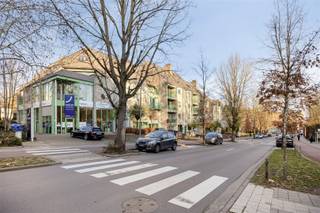 Op wandelafstand van Gasthuisberg, het historische centrum van Leuven en vlakbij alle belangrijke invalswegen, zijn wij verheugd deze lichtrijke...