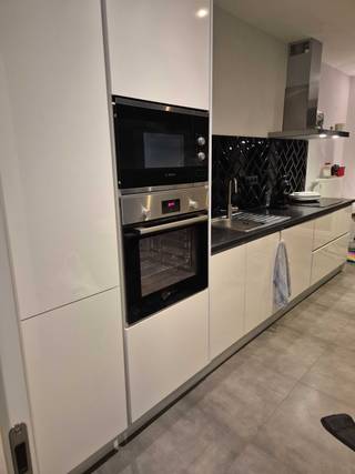 app ideaal gelegen aan de singel van Antwerpen, mooie tuin incl tuinhuis, in living kast aanwezig, in slpkamer kast aanwezig - ruime kelderruimte/berging -