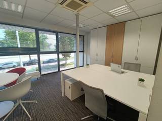 Binnenkort komt een deze kantoorruimte van ongeveer 21m² vrij in Smartspace, perfect geschikt voor twee personen. De huidige inrichting is flexibel...