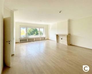 <p><span>Recently renovated 2-bedroom apartment with plenty of natural light in a prime location</span></p><p><span>This apartment in Wilrijk enjoys a fantastic location with numerous shops, schools, and public transportation within biking and walking distance.</span></p><p><span> </span></p><p><span>The apartment has the following layout:</span></p><p><span> </span></p><p><span>Entrance hall:</span></p><p><span>You enter the apartment through the spacious entry hall. The restroom is separate.</span></p><p><span> </span></p><p><span>Living area & kitchen:</span></p><p><span>The living room, with hardwood floors, enjoys plenty of natural light and has direct access to the kitchen. The kitchen is fully equipped and offers every convenience.</span></p><p><span> </span></p><p><span>Bathroom:</span></p><p><span>The bathroom features a spacious walk-in shower and a double sink vanity.</span></p><p><span> </span></p><p><span>Bedrooms:</span></p><p><span>The apartment has 2 spacious bedrooms with hardwood floors, both equipped with built-in closets, and one bedroom opens onto the terrace.</span></p><p><span> </span></p><p><span>Basement:</span></p><p><span>A basement is also included.</span></p><p><span> </span></p><p><span>Rent and availability:</span></p><p><span>- Rent: €1,100.00 / month</span></p><p><span>- Common area fees amount to 145 euros (water usage, elevator maintenance, building maintenance, electricity for common areas)</span></p><p><span>- </span></p><p><span> </span></p>